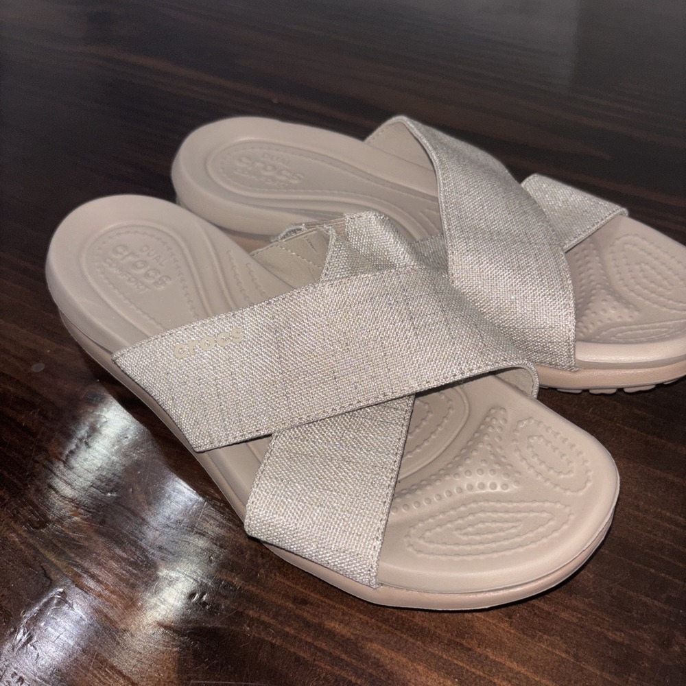 Crocs NEW Capri Sandals Size 7 Flip Flops Strappy Leather Gold Dual Comfort